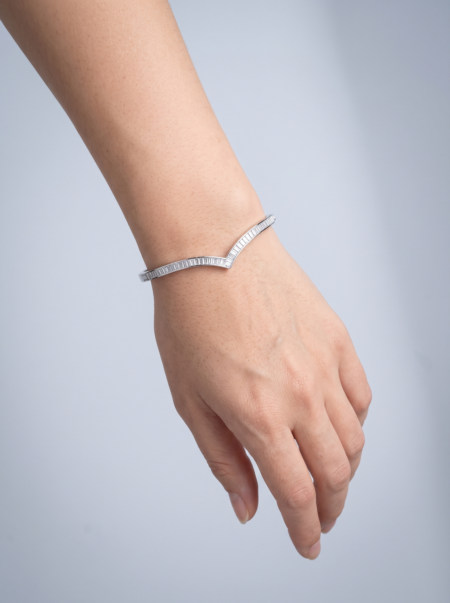 Divara Winsome Bangle, sterling silver 925 cubic zirconia bracelet