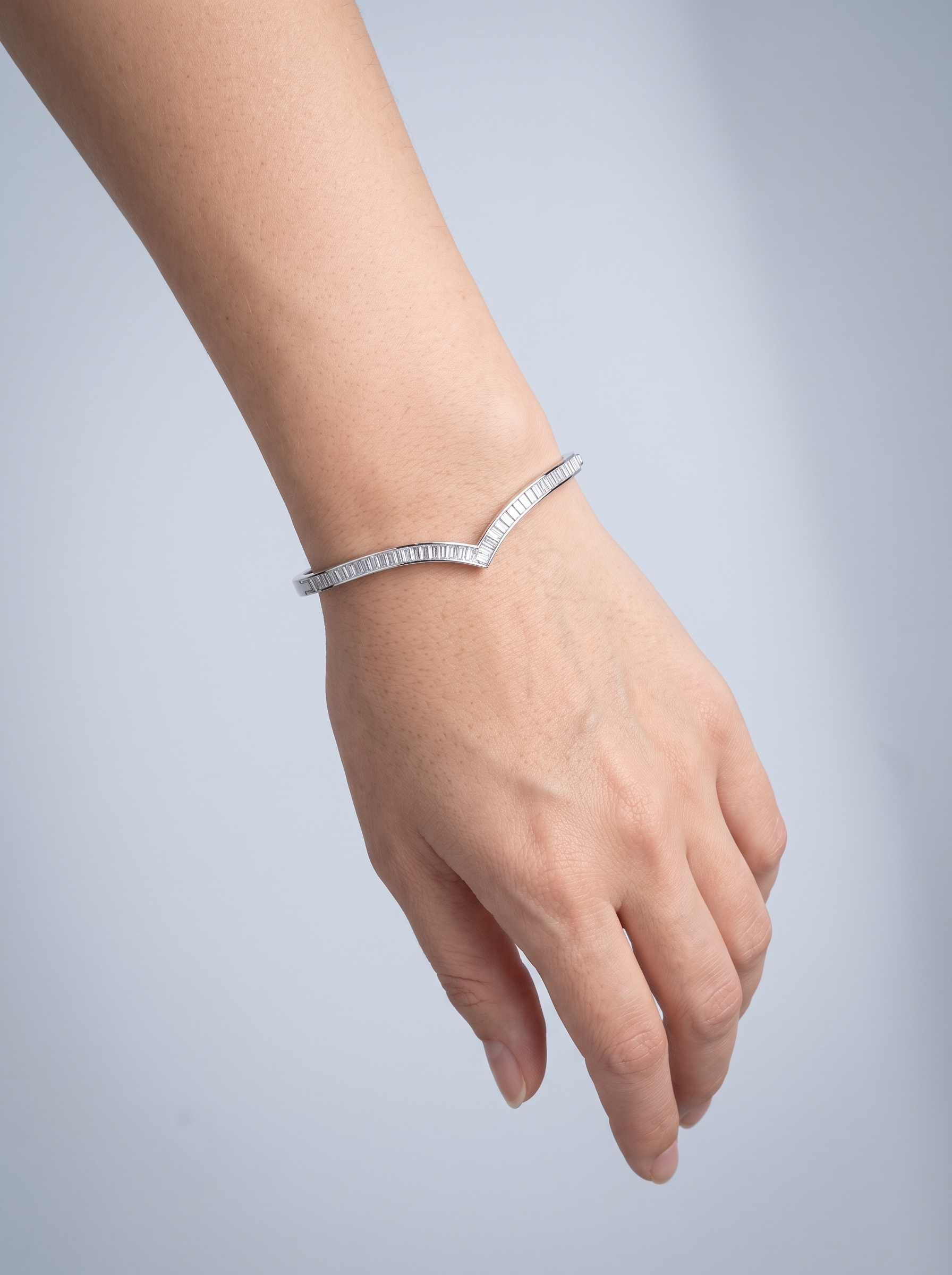 Divara Winsome Bangle, sterling silver 925 cubic zirconia bracelet