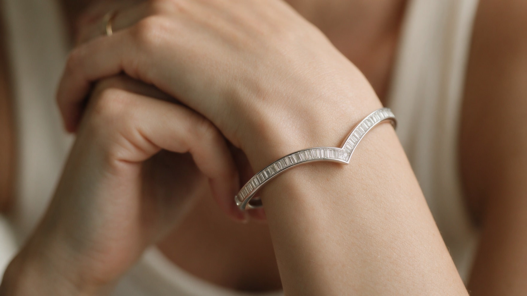 Divara Winsome Bangle, sterling silver 925 cubic zirconia bracelet