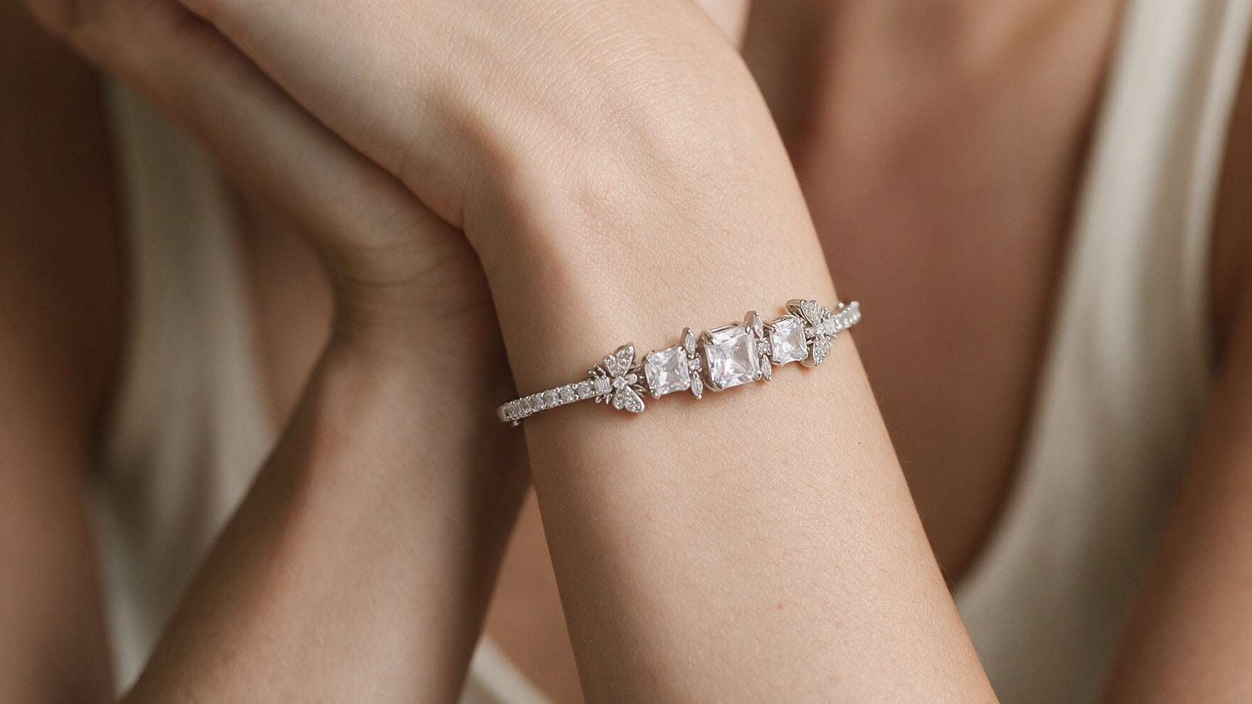 Divara Seraphine Bangle, sterling silver 925 cubic zirconia bracelet