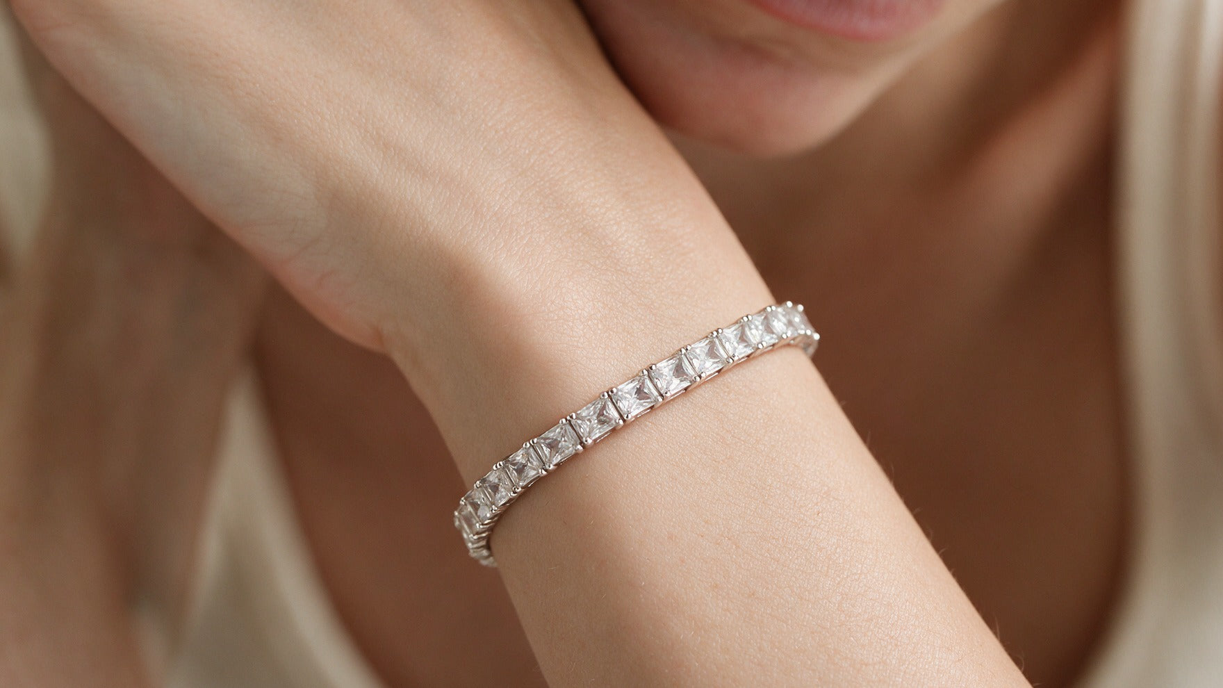 Divara Mireille Bangle, sterling silver 925 cubic zirconia bracelet
