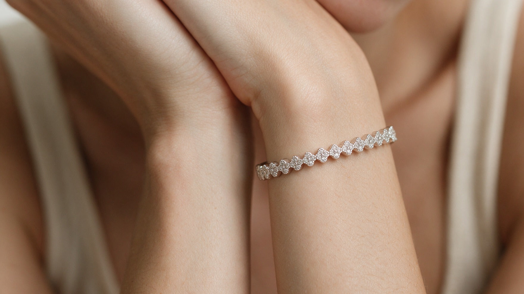 Divara Giselle Bangle, sterling silver 925 cubic zirconia bracelet