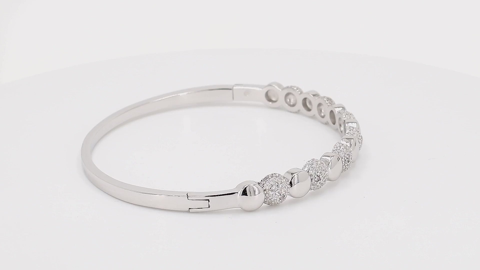 Divara Marlowe Bangle sterling silver 925 cubic zirconia bracelet, 360 degree video