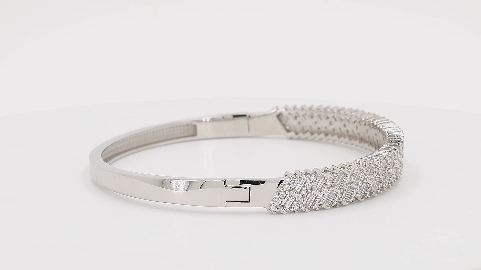 Divara Liora Bangle sterling silver 925 cubic zirconia bracelet, 360 degree video